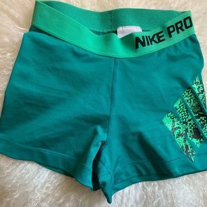 Nike Pro 3"